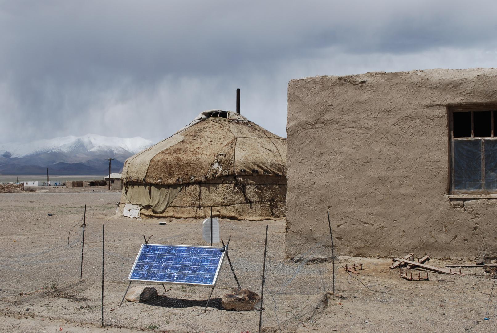 Temporäre seismische Station im Pamir Gebirge. © Deutsches GeoForschungsZentrum, Dr. Bernd Schurr