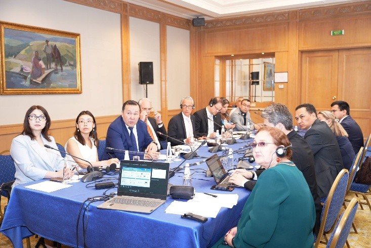 Round Table